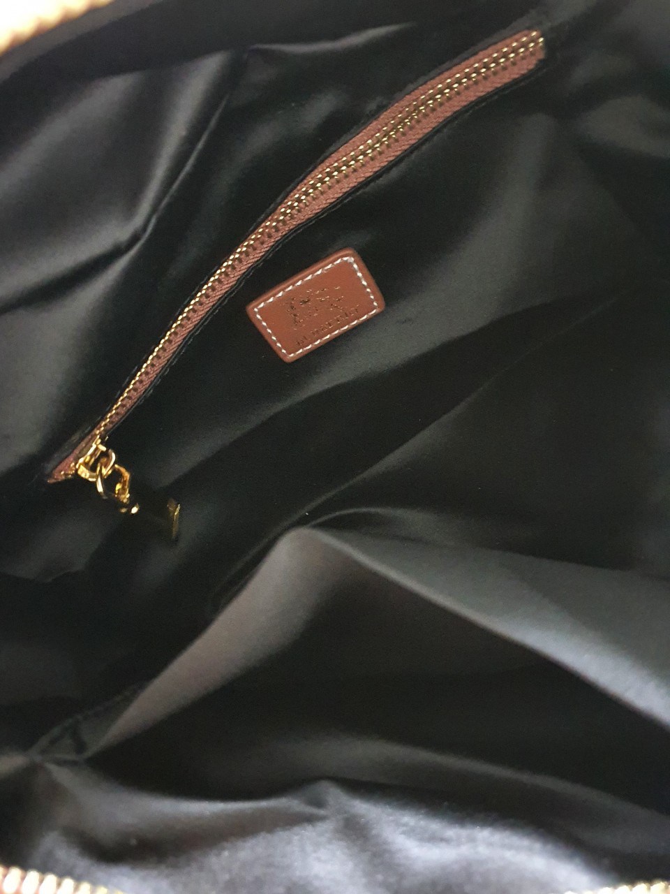 กระเป๋าแบรนด์เนมเบอเบอรี่พรีเมี่ยมกิ๊ฟสึน้ำตาลครีมหนังแท้ BURBERRY PILLOW PRINT CANVAS BAG VIP GIFT WITH PURCHASE (GWP)