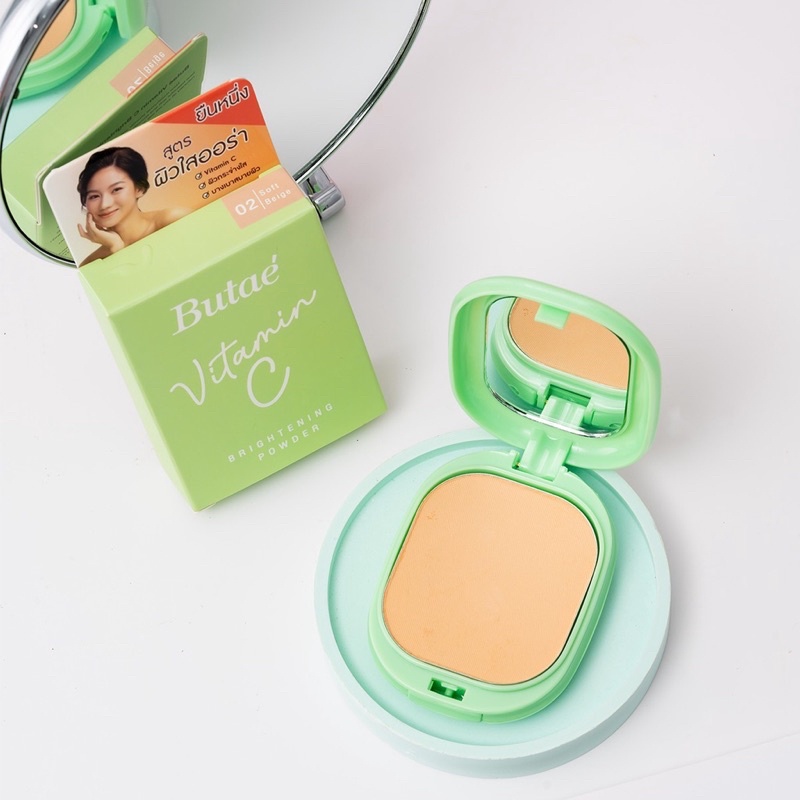 Butae Vitamin C (สีเขียว) Brightening Poeder สูตรผิวใสออร่า แป้งพัฟ ผสมรองพื้น 11กรัม