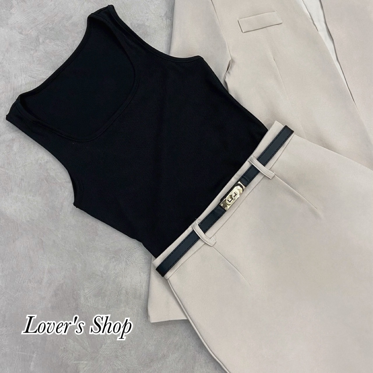 Teg : Lover’s Shop Detail : Set4ชิ้น ลุคCEOเรียบหรูดูดี(เสื้อสูท+เสื้อแขนกุด+กระโปรง+เข็มขัดลุคCEO เรียบหรูดูผู้ดี ดีเทลเสื้อสูททรงปล่อยเย็บซับในทั้งตัว แต่กระเป๋าหลอก มาพร้อมเสื้อแขนกุดผ้าล่องนุ่มยืด แม็ทกับกระโปรง งานซิบหลัง