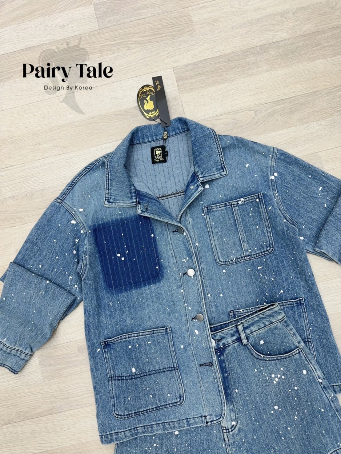 Set เสื้อยีนเบลเซอร์ยีนแขนยาว กระเป๋าหน้า3 เป๋าจุกๆ มีฟอกสีเข้มเป็นกระเป๋าหลอกดูเก๋มาก แมตกางเกงขาสั้นเข้าเซ็ตให้ด้วยย ใช้ผ้ายีนลายทางฟอกเข้มอ่อน และทำสีสะบัดๆ เท่มากก ใส่แล้วลุคนี้ดูเป็นสายแฟมากค้า ที่สำคัญจับแมตได้หลายลุค ตัวแม่ห้ามพลาดเลยย #251356