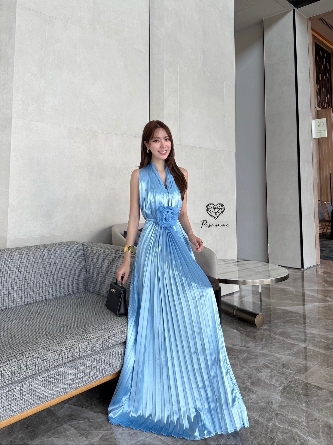 เดรสคล้องคอพลีตตัวยาวมาคู่ติดกับดอกไม้ใหญ่ทรงสวย หรู ดูแพง ใส่ไปงานแต่งแบบเฟียสๆ แกรมๆ ได้ไม่ซ้ำใคร#pisamaibrand #งานป้ายพิศมัย #งานตามหา #ชุดไปงาน #ชุดไปงานแต่ง #ชุดเพื่อนเจ้าสาว #ชุดเพื่อนเจ้าสาวราคาถูก