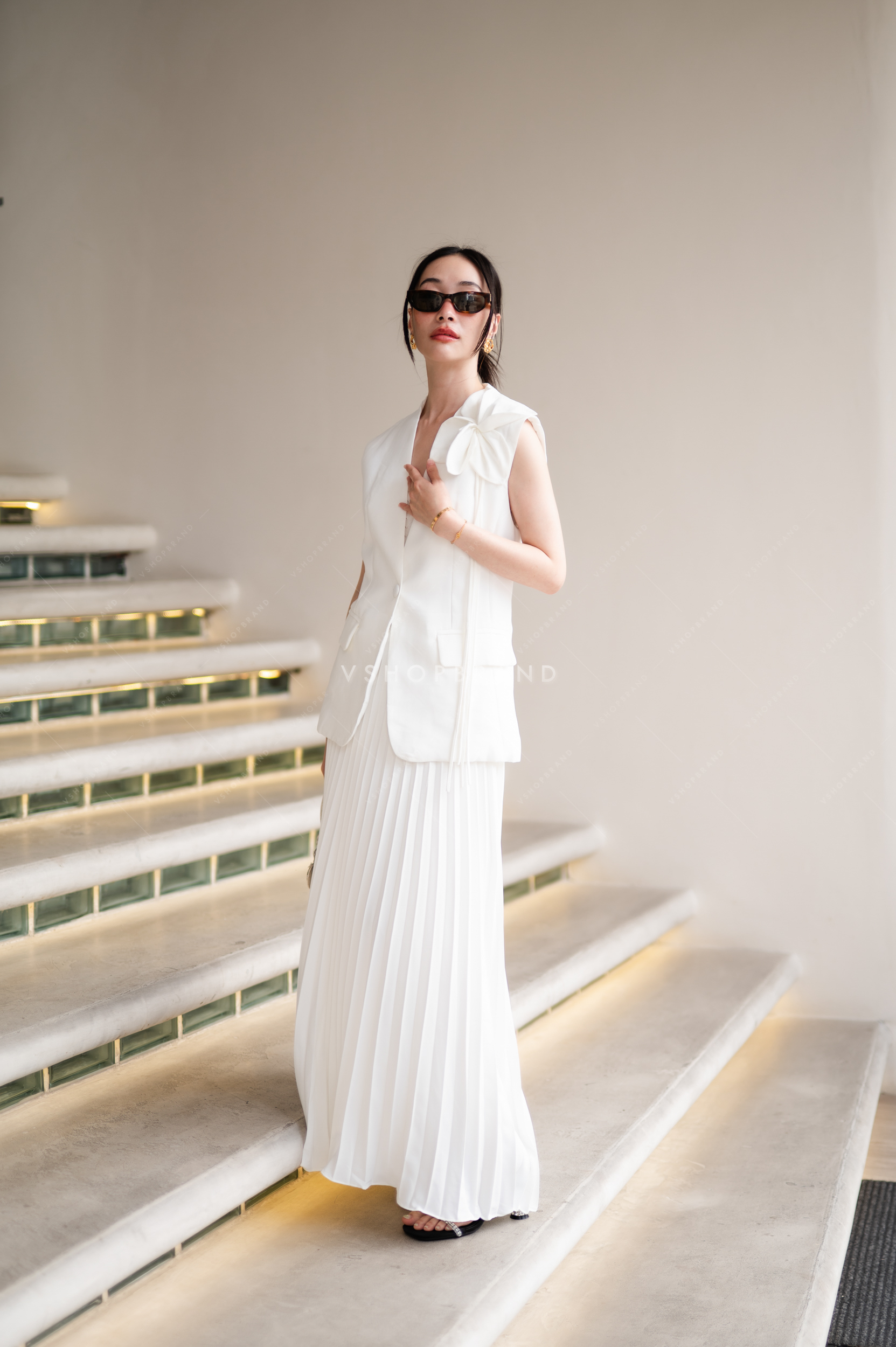 et กั๊กสูทแต่งดอกไม้+กระโปรงยาวอัดพลีท