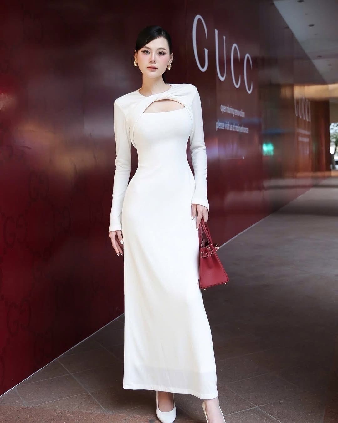 เซ็ตผ้ายืดสายเดี่ยวตัวยาว มาคู่กับเสื้อคอปคลุมมัดหน้าแขนยาวตัวสั้น ใส่ไปต่างประเทศชิค ถ่ายรูปดีมากเลยค่ารุ่นนี้ ปังปุริเย้แน่นอนค่า ห้ามพลาดเลย