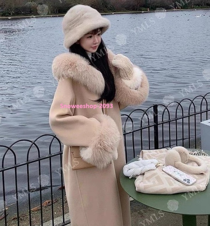 ผ้านุ่มนิ่มมาก ใส่สบายไม่คัน โค้ทขนเฟอร์ตัวนี้คือ ของมันต้องมี สำหรับทริปหน้าหนาว ซับในหนา อบอุ่นจริง ใส่เที่ยวยุโรป เกาหลี ญี่ปุ่น เอาอยู่ มีให้เลือก 4 สีแบบผู้ดีทุกสี