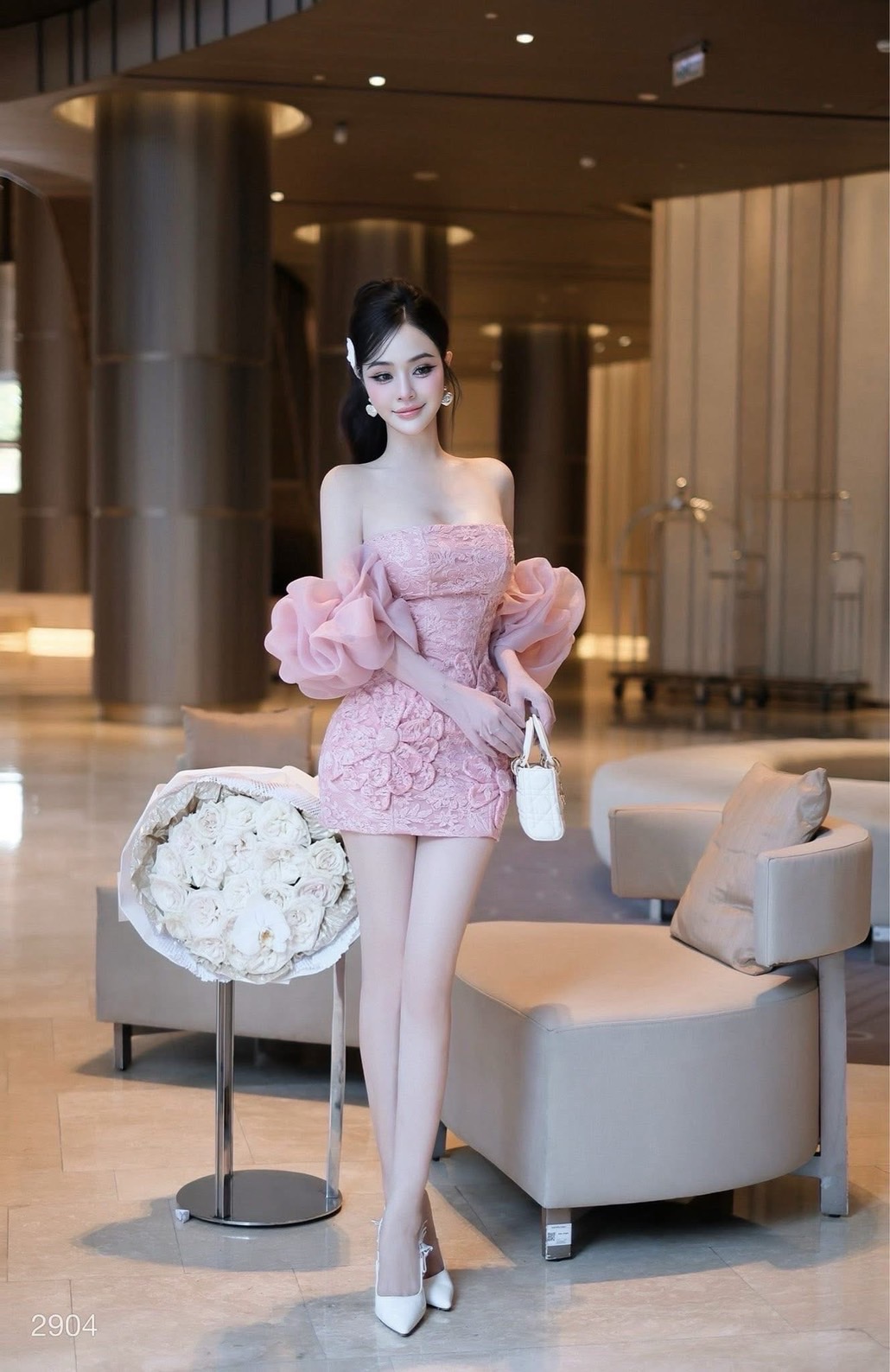 ชุดเดรส สีชมพู detail ชุดเดรสสีชมพูเกาะอก+ ใส่แบบปานไหล่แขนเสื้อสองข้างเป็นงานแยกชิ้นใส่ได้สองแบบหน้าอกเสริมฟองน้ำงานซิปหลังรุ่นนี้สวยอลังมาก #ชุดเซ็ต #ชุดpr #ชุดถ่ายรูปคาเฟ่ #ชุด sexy #ชุดเดรสสีครีม #ชุดดินเนอร์ #ชุดเรียบหรูคุณหนู #ชุดงานแซบ #ชุดเรียบหรู