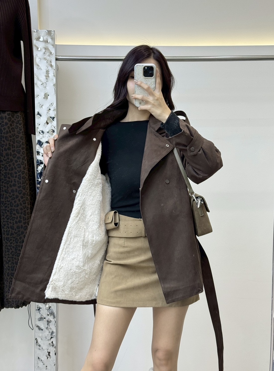 แจ็คเก็ตกันหนาวหนังกลับแขนยาว มาพร้อมเข็มขัด ✔ ดีเทลคอปีน ด้านในบุขนกันหนาว มีกรพเป๋าล้วงข้าง