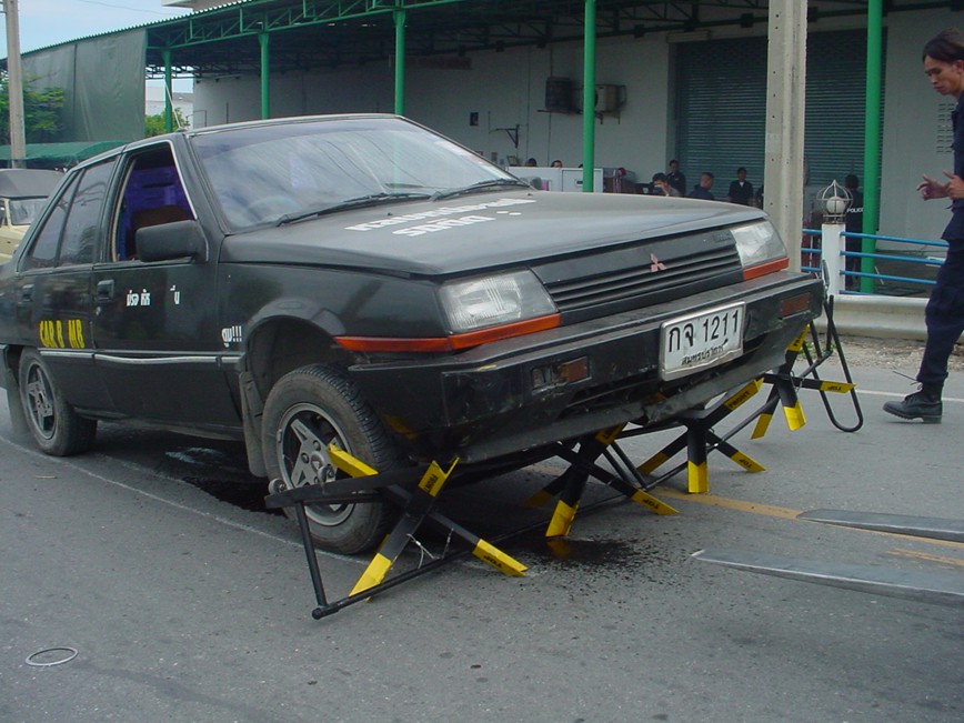เครื่องกีดขวางรถยนต์ อุปกรณ์หยุดรถยนต์ ยานพาหนะ ทุ่นบกดักรถยนต์ (Car Bomb Block) จำหล่อ จำหล่อแบบเคลื่อนที่ได้