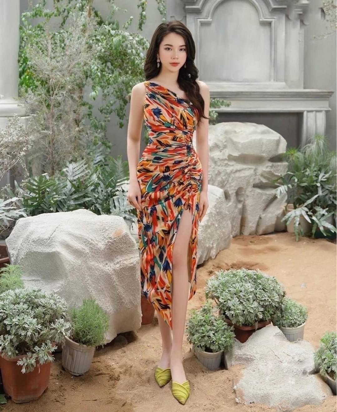 เดรสไหล่เดียวหลากสีทรงผ่าหน้ารูด ใส่สวย เป๊ะมากๆค่า เรียบ หรู ดีไซน์เก๋มากๆค่ารุ่นนี้