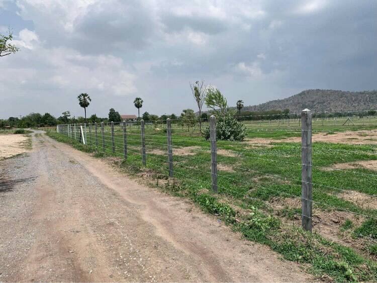 ขายที่ดิน อ.อู่ทอง จ.สุพรรณบุรี 2 ไร่ 1 งาน 94 ตรว. ใกล้รร.บ้านทุ่งดินดำ 950 เหมาะแก่การสร้างบ้านอยู่อาศัย ,รีสอร์ท,ปลูกพืช,เลี้ยงสัตว์หรือทำธุรกิจอื่นๆ บรรยากาศดีวิวภูเขาสวย