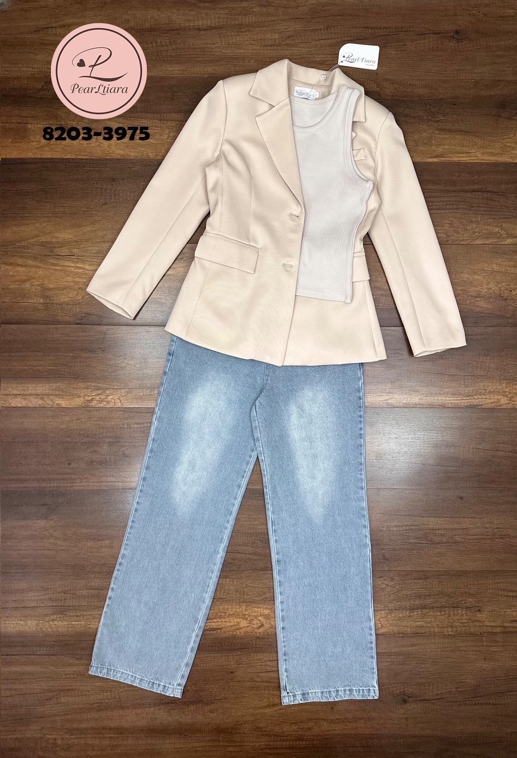 งาน Set 3ชิ้น :: เสื้อคลุม+Setเสื้อ+กก. ••Setเสื้อทรงสูทสีหวาน โทนครีม (Cream tone) งานดี๊ดีใส่ได้ทุกโอกาส ผ้าหนานุ่มทุกการสัมผัส งานมีเทคเจอร์ในตัว ช่วงไหล่เสริมฟองน้ำเล็กน้อยเพื่อทรงสวย ด้านหน้าแต่งกระดุมและมีกระเป๋าใช้งานได้จริง มีซับใน +++มาพร้อม Setเ