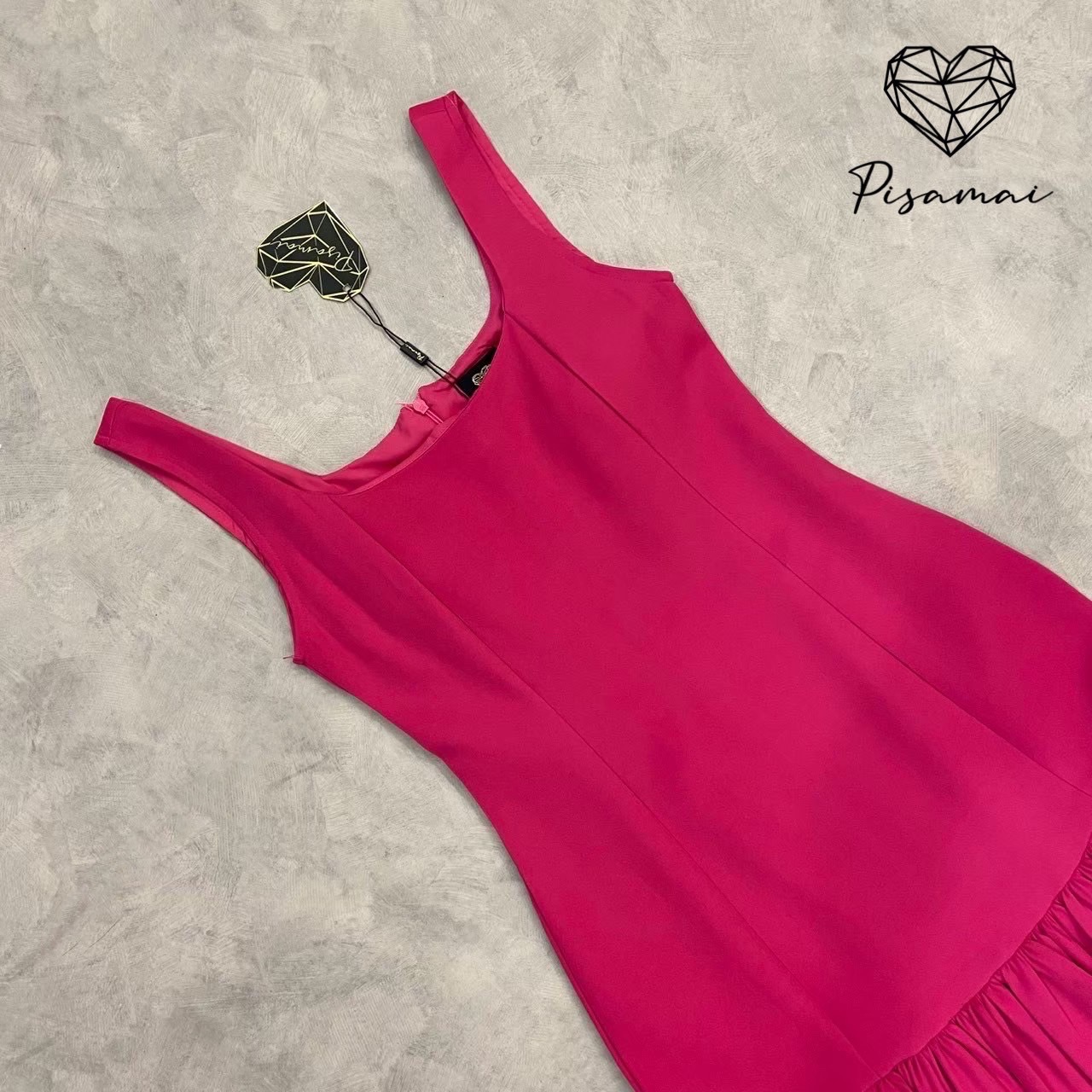 เดรสแขนกุดตัวยาวสีชมพูแต่งระบายจีบด้านล่าง ใส่สวยมากกกก ราคานี้มือต้องไวเลยค่า รุ่นนี้ใส่สวย เนื้อผ้าดีมากกกกกกก ห้ามพลาดเลยค่า #ชุดไปงานแต่ง #ชุดไปงาน #ชุดเพื่อนเจ้าสาว #ชุดเพื่อนเจ้าสาวราคาถูก #ชุดเพื่อนเจ้าสาวใส่เป็นธีม