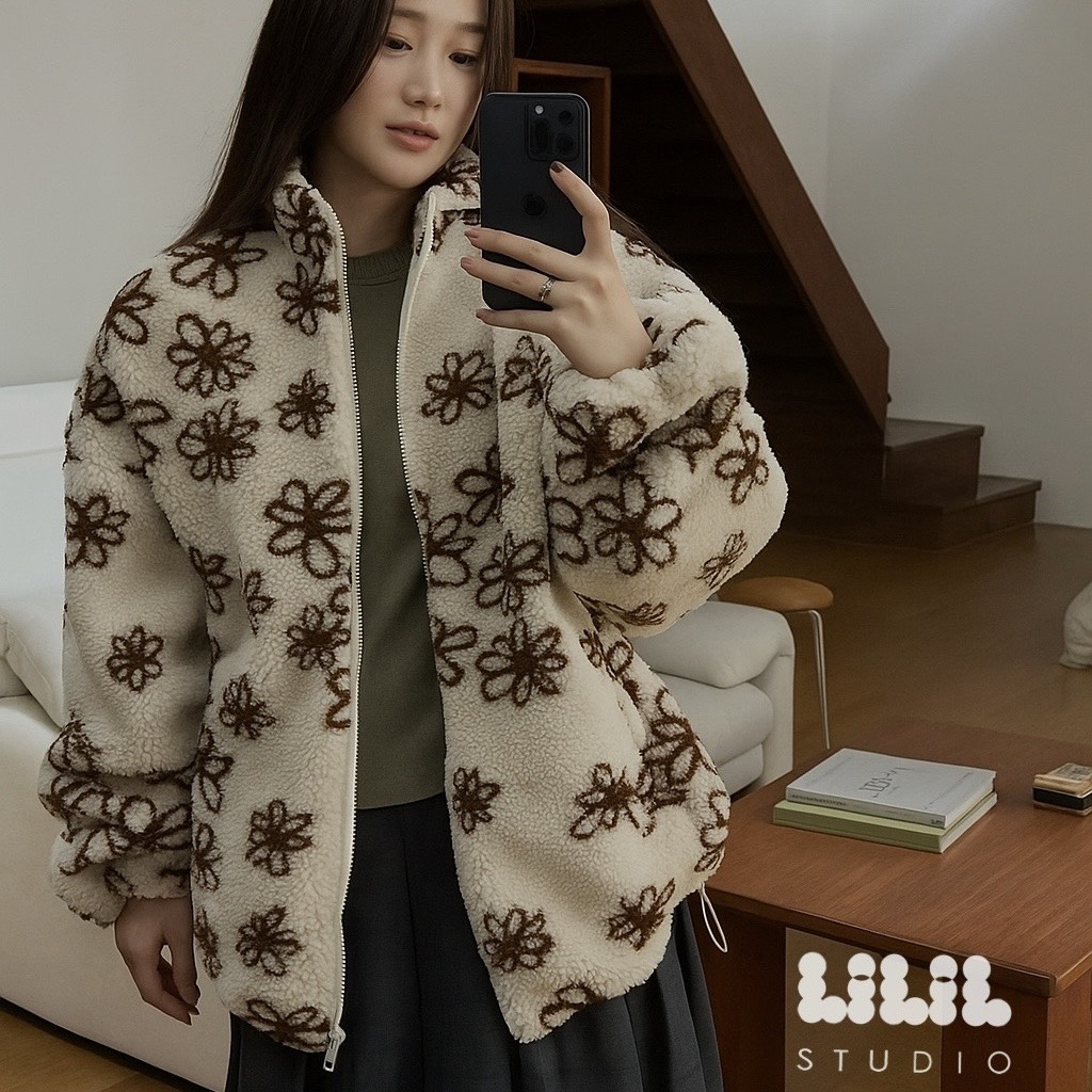 เสื้อกันหนาว งานเสื้อขนแกะลายดอกไม้ ลายโซคิ้วท์ ตัวเสื้อน้ำหนักเบา ความยาวคลุมสะโพก กระเป๋าข้างซิปหน้ารูดสุดถึงคอ เข้าใจนักเดินทางสุด