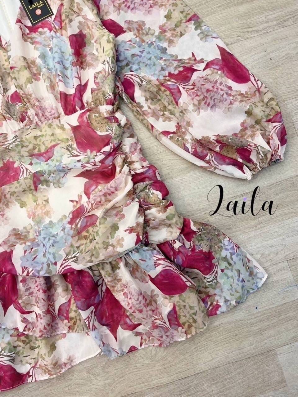 Tag: LAILA Detail: minidressงานทรงzara โทนสีสันสดใส แต่งลายดอกไม้ลายน้องสวยมากค่า งานทรงแขนยาวคอวี ตัวกระโปรงจับจีบย่นๆด้านหน้าและแต่งระบายชั้นๆช่วงปลาย งานผ้าชีฟองลุคสาวสดใจต้องลุคนี้คะ #byLaila #มินิเดรส #เดรสย่น #เดรสลายดอก #เดรสเกาหลี