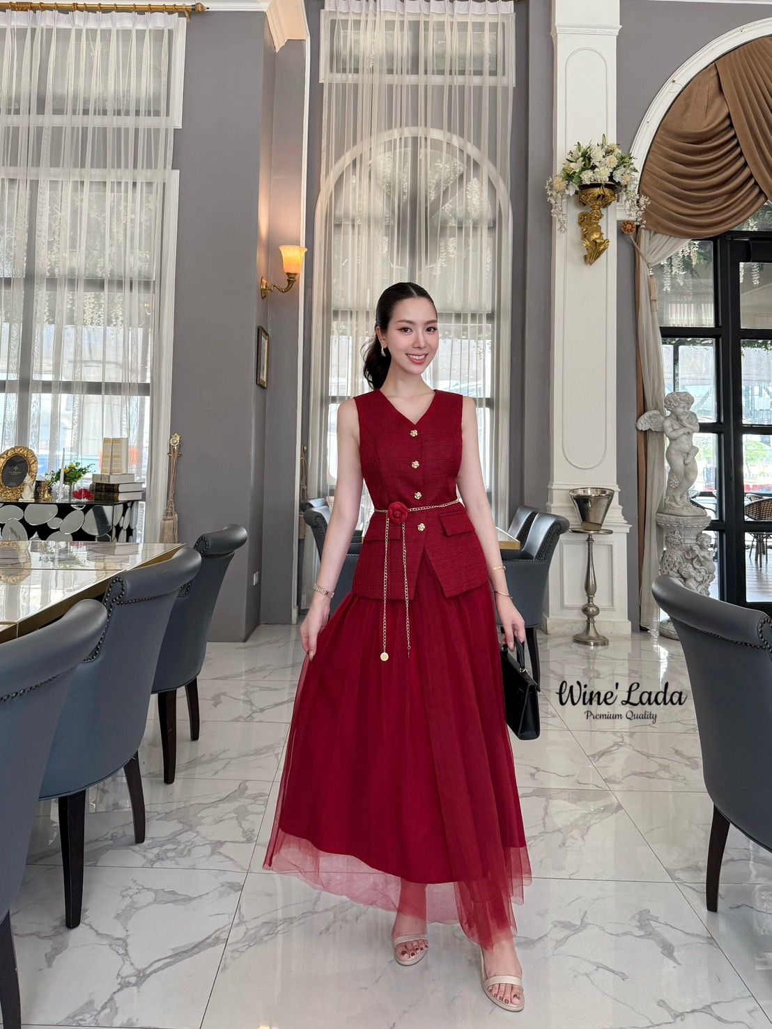 Set 4 Pcs. เช็ทเสื้อแขนกุดกระดุมหน้า เนื้อผ้ามีเทคเจอร์ มาพร้อมกระโปรงมุ้งสีเข้าเซ็ท มีเข็มกลัดดอกไม้และเข็มขัดโซ่ เพิ่มความลัคซู ทรงสวย เป๊ะ สวยหรู ดูแพง มากค่ะ ใส่แล้วผอมเพียว ซับในทั้งตัว เนื้อผ้าใส่สบาย สายลัคซูรี่ ต้องมีติดตู้ ใครได้ลองแล้วจะหลงรักค่