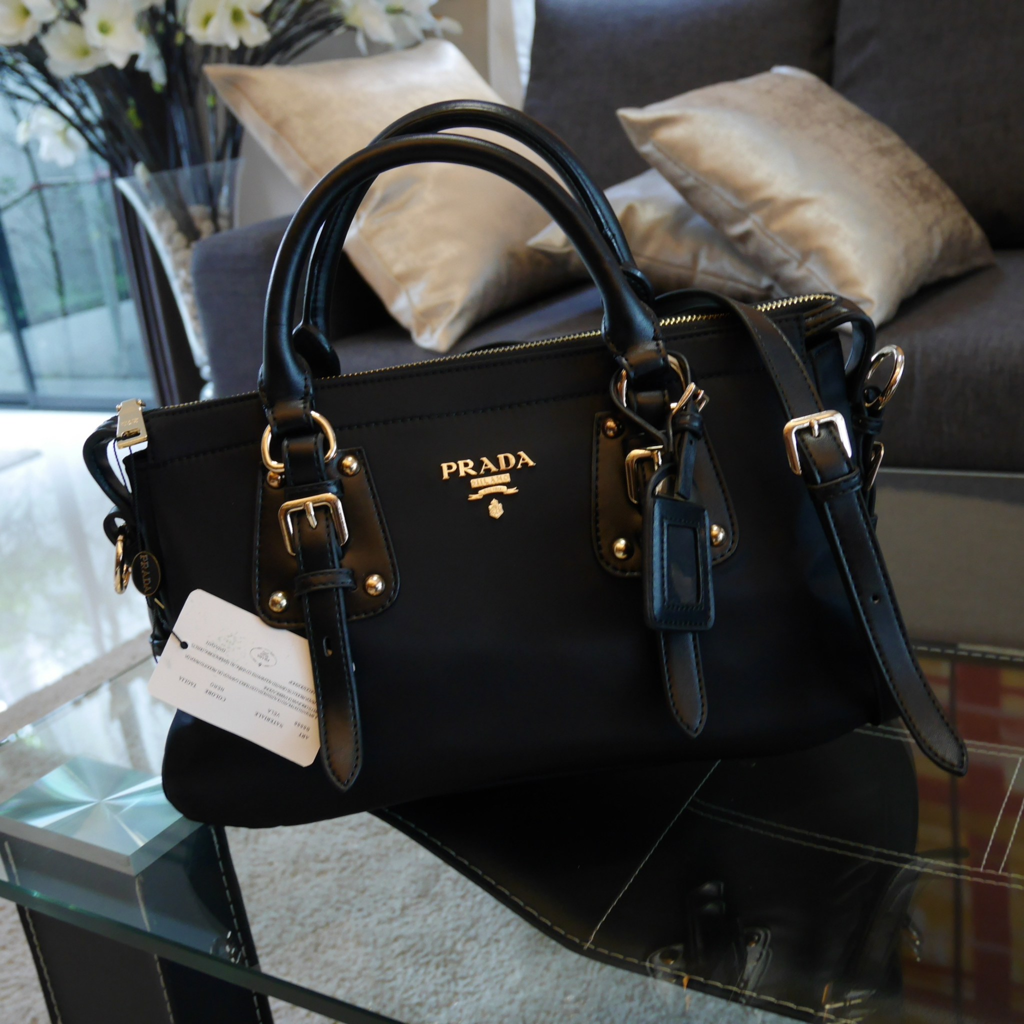 กระเป๋าสะพายไฮโซเรียบหรูดูดีดูแพงแบรนด์เนมพราด้า Prada Premium gift