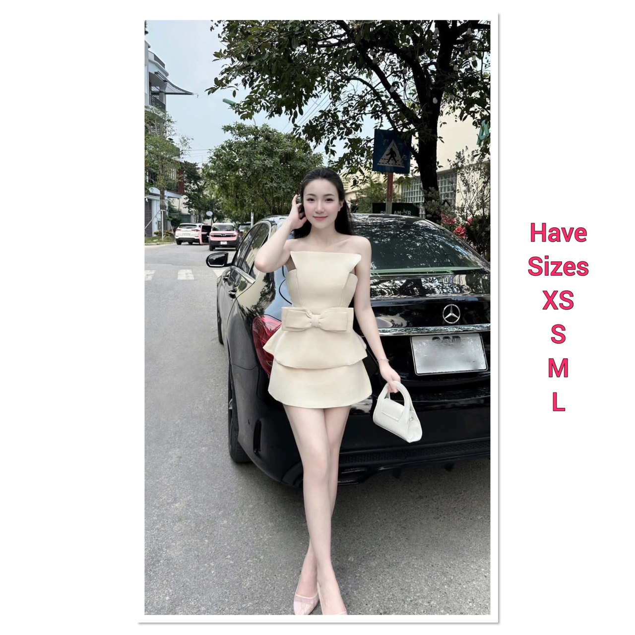 Set 2 ชิ้น สีครีมเสื้อเกาะอกด้านหน้าจับจีบสูงช่วงกลางช่วงเอวเย็บติดโบว์ใหญ่ ชายแต่งบาน ( อกเสริมฟองน้ำและซิปหลังซ่อนอย่างดี ) มาพร้อมกับกระโปรงสั้น มีซิปด้านหลัง เนื้อผ้าดีมีซับในทั้งตัว สวยแซ่บมากๆค่ะ