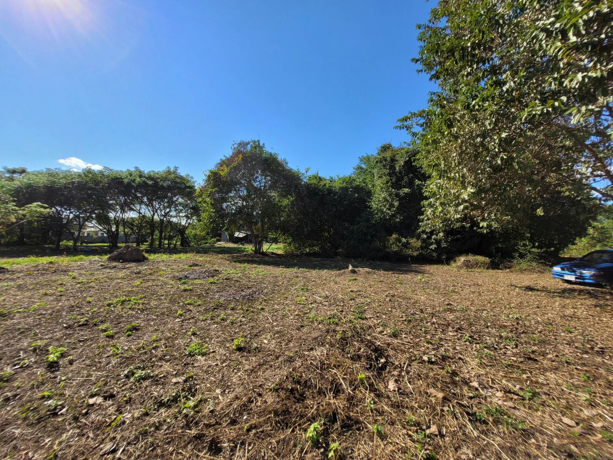 ขายที่ดินราคาถูก อ.เมืองลำปาง เจ้าของขายโดยตรง ใกล้โกบอลเฮ้าส์และเซเว่นสาขาปงแสนทองที่ดินสวยเหมาะทำธุรกิจบรรยากาศดีแบ่งขาย 3 ไร่ ติดต่อเจ้าของที่ 081-9525175 คุณอำนวย