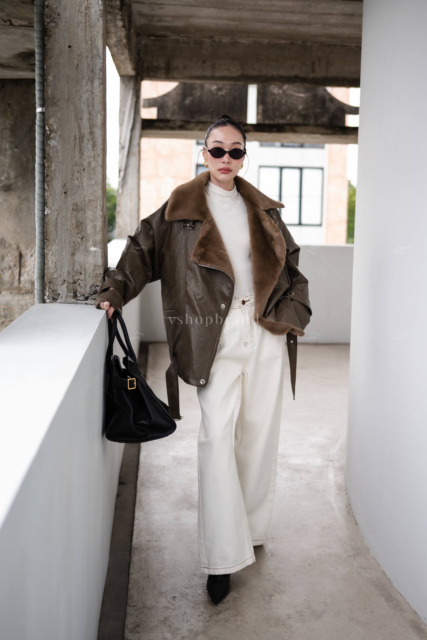 แจ็คเก็ตหนังแขนยาวปกขนเฟอร์ + เข็มขัด