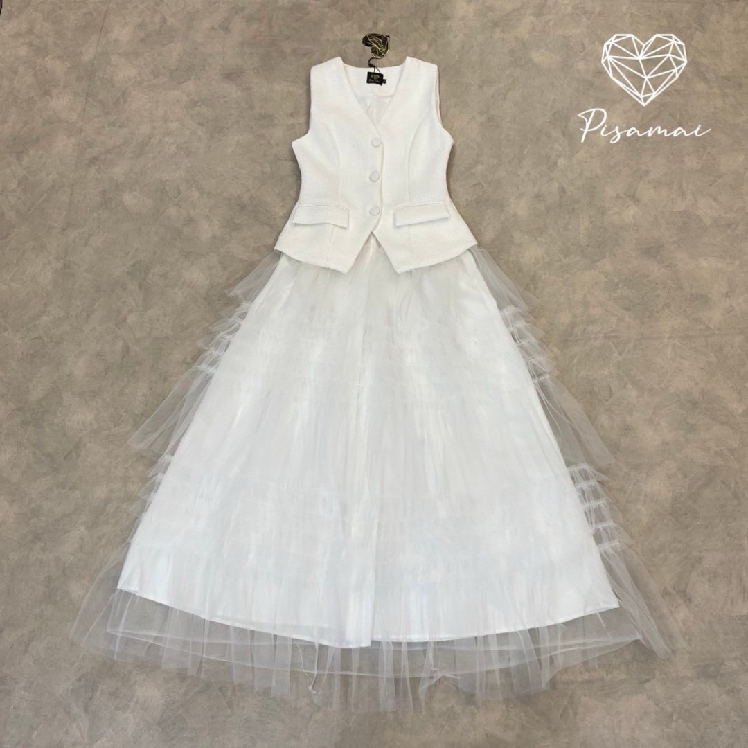 เซ็ตเสื้ตผ้าทวิตแขนกุดสีขาวมาคู่กับกระโปรงเอวสูงสีขาวชั้นฟูพร้อมใส่แล้วโลกสดใสมากๆค่ารุ่นนี้ ใส่vacayถ่ายรูปกับแก๊งค์เพื่อนๆไม่มีผิดหวังเลยค่า ห้ามพลาดเลยน้าตัวนี้
