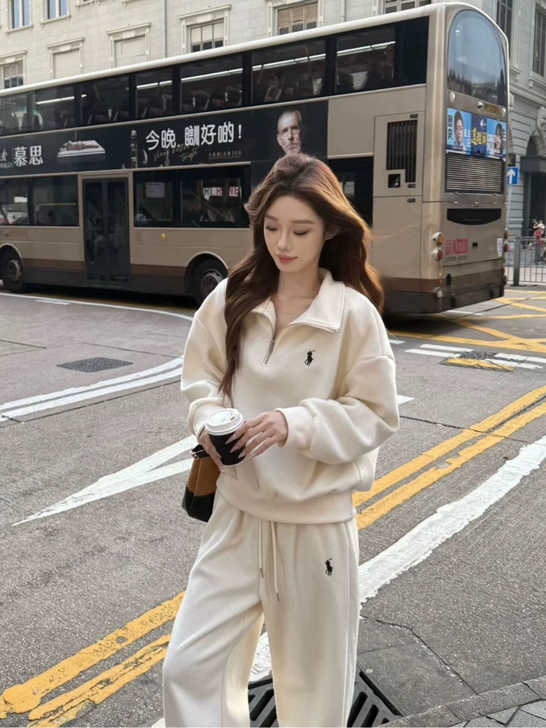 Set 2 pcs เสื้อแขนยาวคอปีน+กางเกงขายาว ✔ เสื้อแขนยาวคอปีนปักสายช่วงอก ✔ กางเกงขายาวทรงขากระบอก เอวยางยืด มีกระเป๋าล้วงข้าง ✔️ ใส่เป็น Airport look ได้เลยค่าาา ✈️