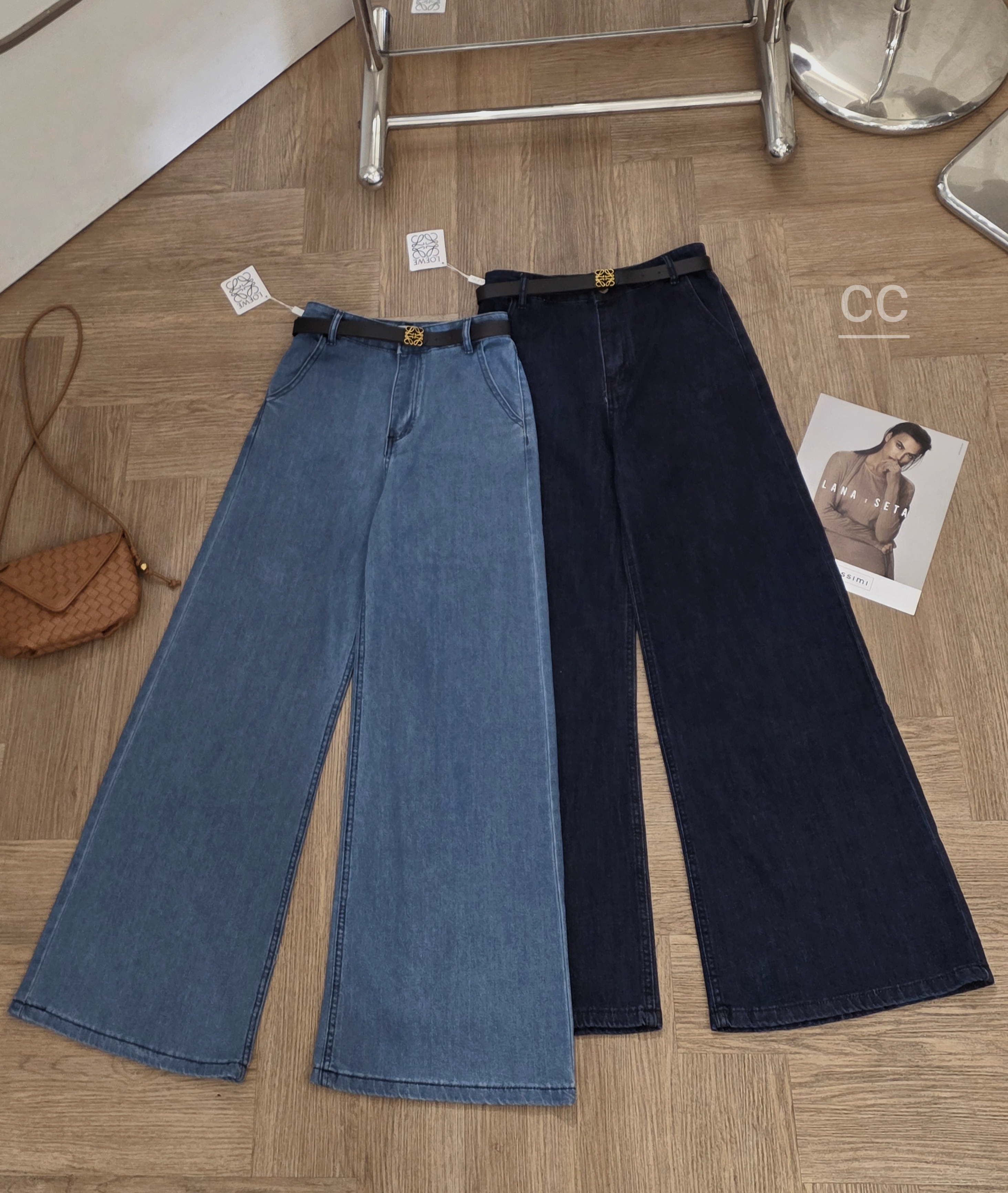 Premium korea🇰🇷100% กางเกงผ้ายีนส์ยืดรุ่นล่าสุด รุ่นนี้ผ้ายืนหยุ่นใส่สบายมากๆ ดีเทลงานปัก ทรงสวย แพทเทิลขากระบอกใหญ่ใส่แล้วสวยพลางหุ่นสุดๆ มาพร้อมเข็มขัดเข้ากัน บอกเลยใส่สวยมากๆคร่าาาาา