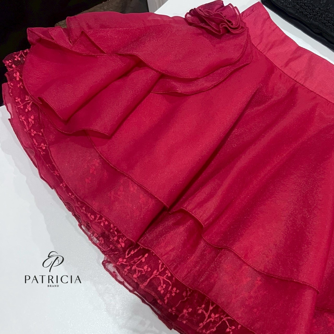 Set 2ชิ้น เกาะอก+กระโปรง🔥 เซ็ทนี้ตัวเสื้อเป็นทรงเกาะอกเข้ารูป ใช้ผ้าลูกไม้สีดำและมีซับในด้านในมีฟองน้ำอย่างดี และเย็บขอบด้วยยางกันลื่น เป็นงานซิปหลัง