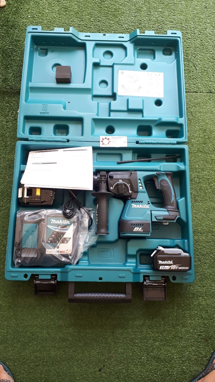 Makita : สว่านแบตเตอรี่เจาะปูน DHR242RFE 24mm. 18V - แบตเตอรี่ 2 ก้อน + แท่นชาร์จ 1
