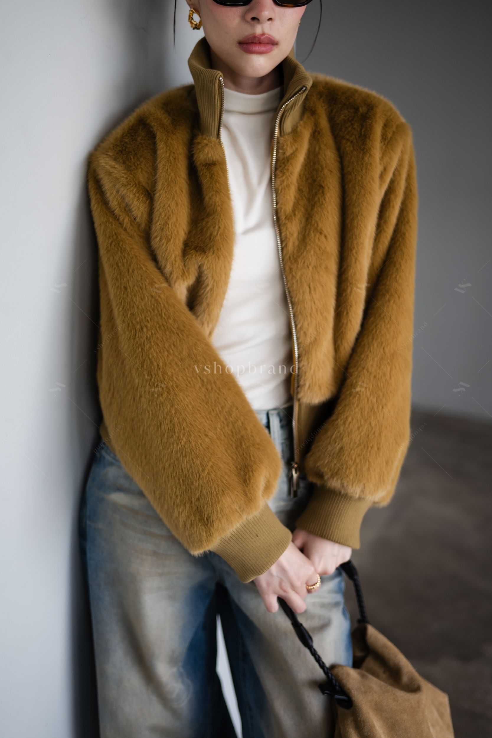 เสื้อคลุมขนเฟอร์ซิปหน้า