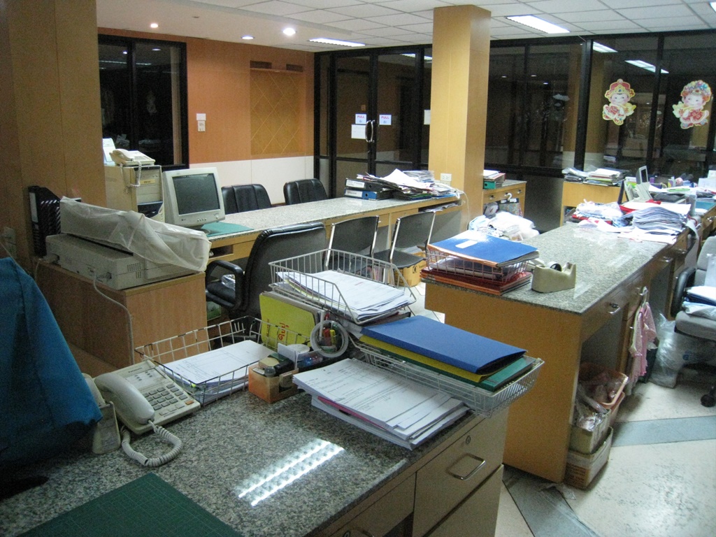 ขายด่วน ที่ดินพร้อมสิ่งปลูกสร้างเป็นอาคารสำนักงาน อาคารพร้อมเข้าใช้งานได้ทันที ย่านเพชรเกษม 69 ขนาดพื้นที่ 380 ตรว.