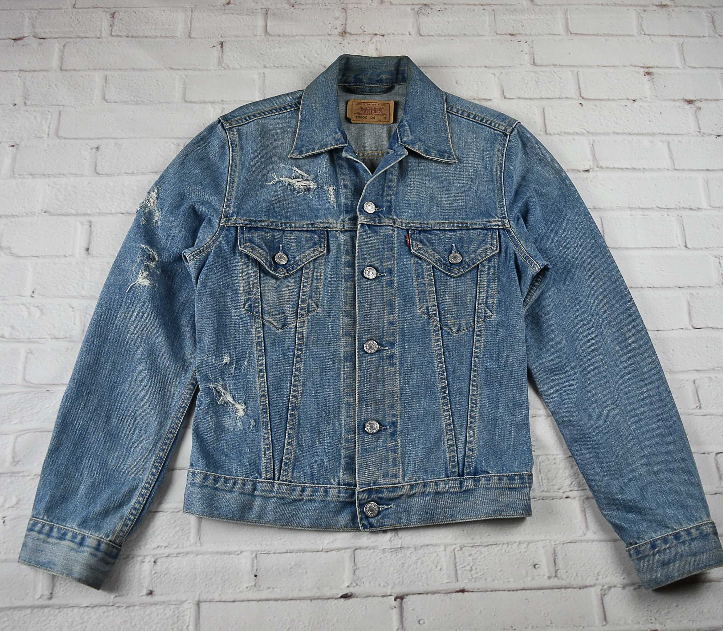 Levi's Tunisia อกจริง 34 ไซส์ S เสื้อแจ็คเก็ตยีนส์ แขนยาว ผู้หญิง ทรงดีมาก แต่งขาด สภาพใหม่มากๆ ผ้านุ่มใส่สบายทรงหล่อ