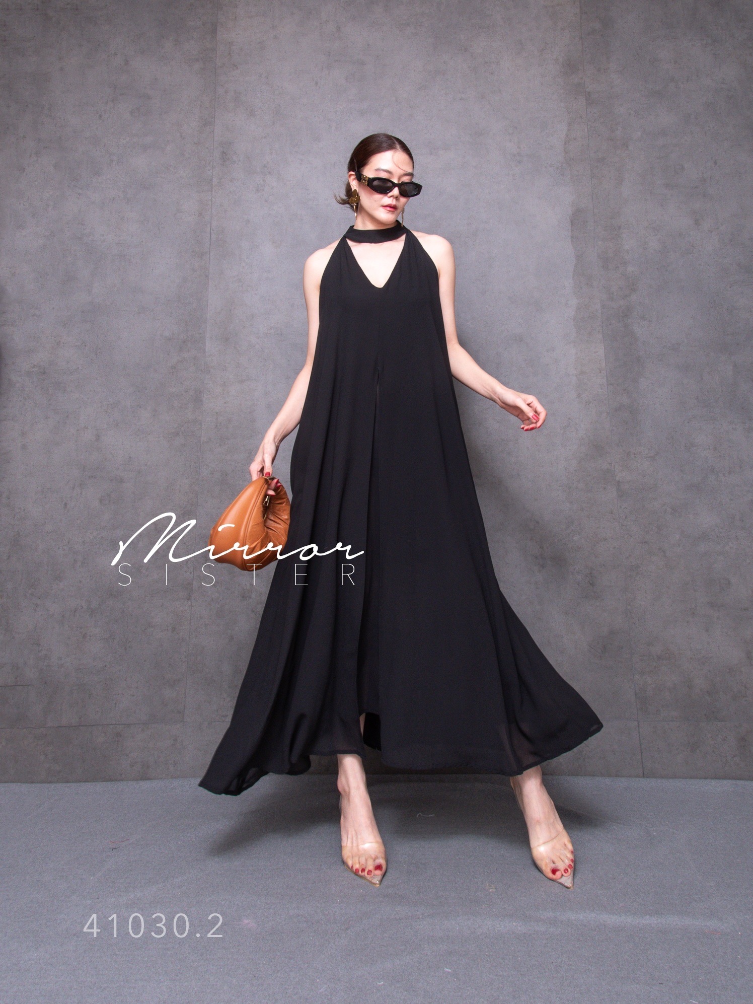 MiRRoRSiSTER's SHELoVEs DReSS•• เดรสแขนกุดคอ3เหลี่ยม แพทเทรินทรงบานเก๋มาก ดีไซน์เรียบง่ายแต่ใครใส่ก็เก๋ชิค ใช้ผ้าเยอะมาก ใช้ผ้าซ้อนกัน2ชั้น ด้านหน้าผ่าแหวกพริ้วววววสะบัด