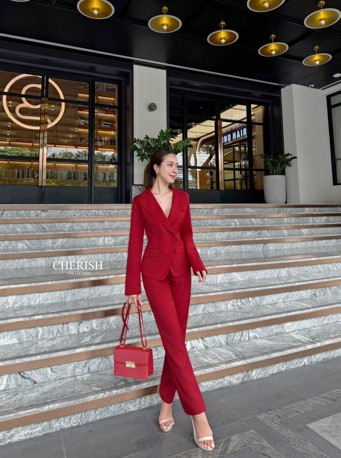 Setsuit เสื้อ+กางเกง เรียบหรู ดูเท่ ทรงสวย ใช้ผ้าดี ใส่สบาย ตัวเสื้อสูทแต่งกระดุม มีกระเป๋า พร้อมซับในทั้งตัว มาพร้อมกับกางเกงขากระบอก มีกระเป๋า 2 ข้าง จะใส่ทำงาน ออกงาน ดูดีสุดๆค่ะ