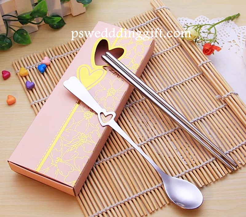 ช้อนเรียวหัวใจ ตะเกียบ แพ็คกล่่องสวยเก๋ ติดโบว์พร้อมป้ายชื่อ