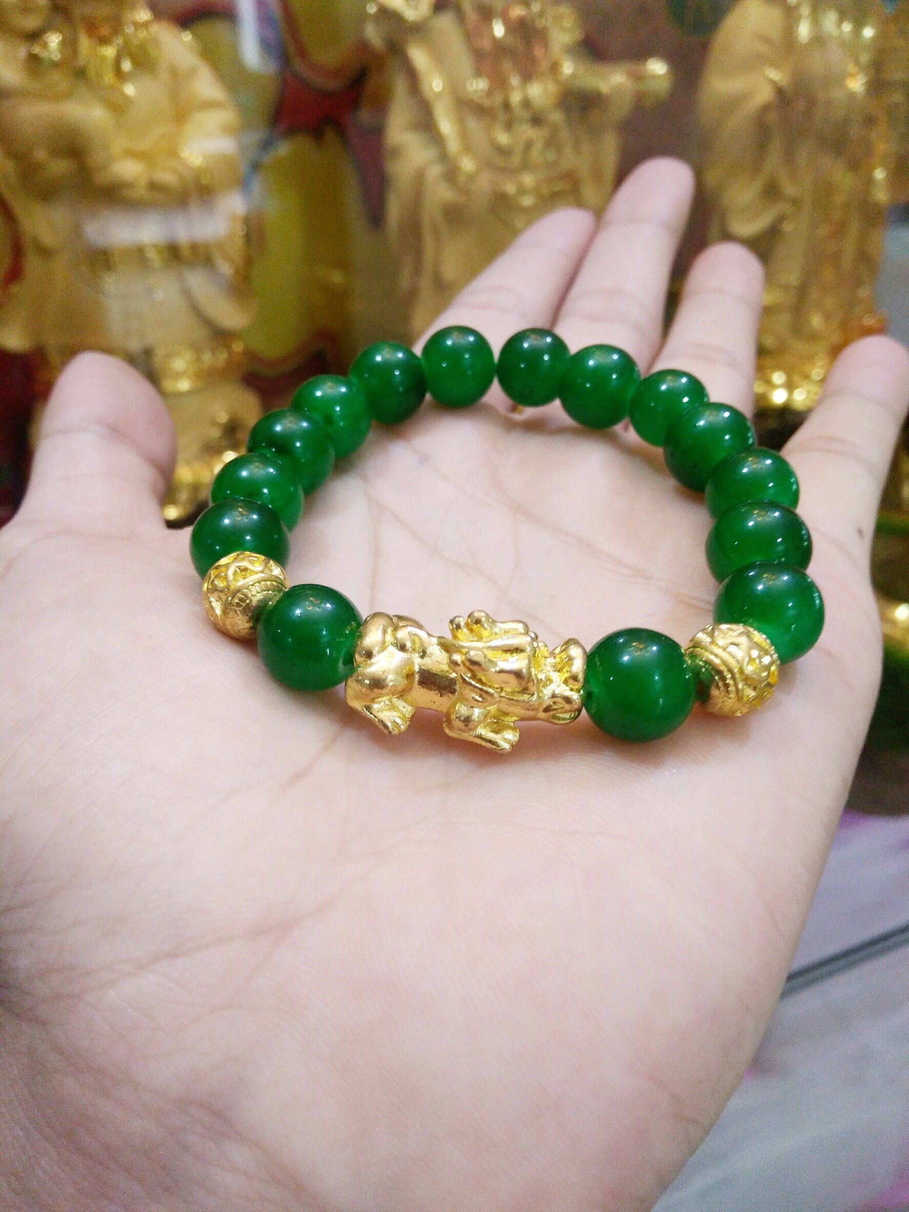 สร้อยข้อมือปี่เซียะมี6สีตามกำลังวันเป็นอะคริลิคนำเข้า