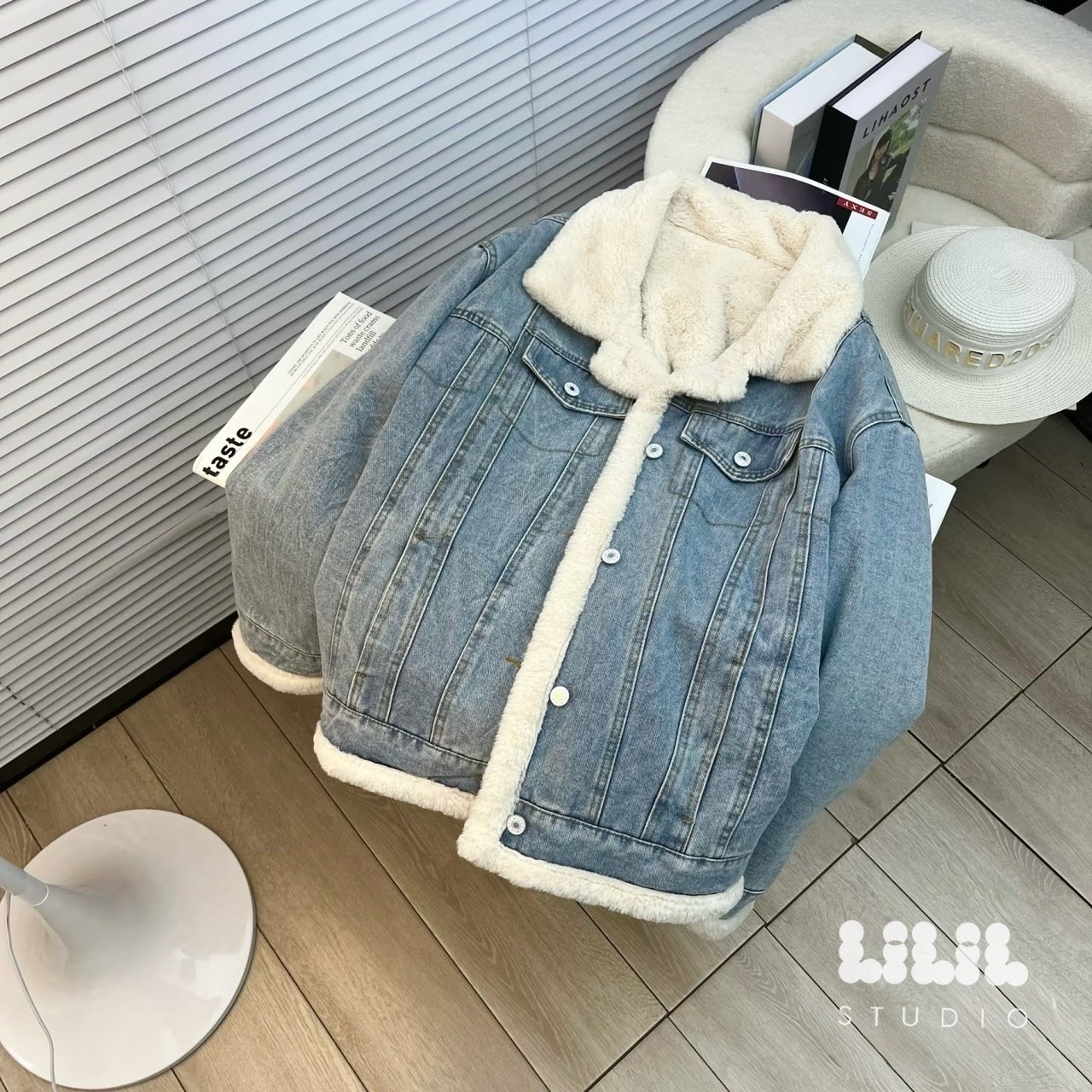 เสื้อแจ็คเก็ตยีนส์ด้านในขนนุ่มดีสุดอุ่นสุดใส่ได้2ด้านเก๋ๆ กระเป๋าข้างมืออุ่นด้วย พร้อมส่งเลยค่ะ