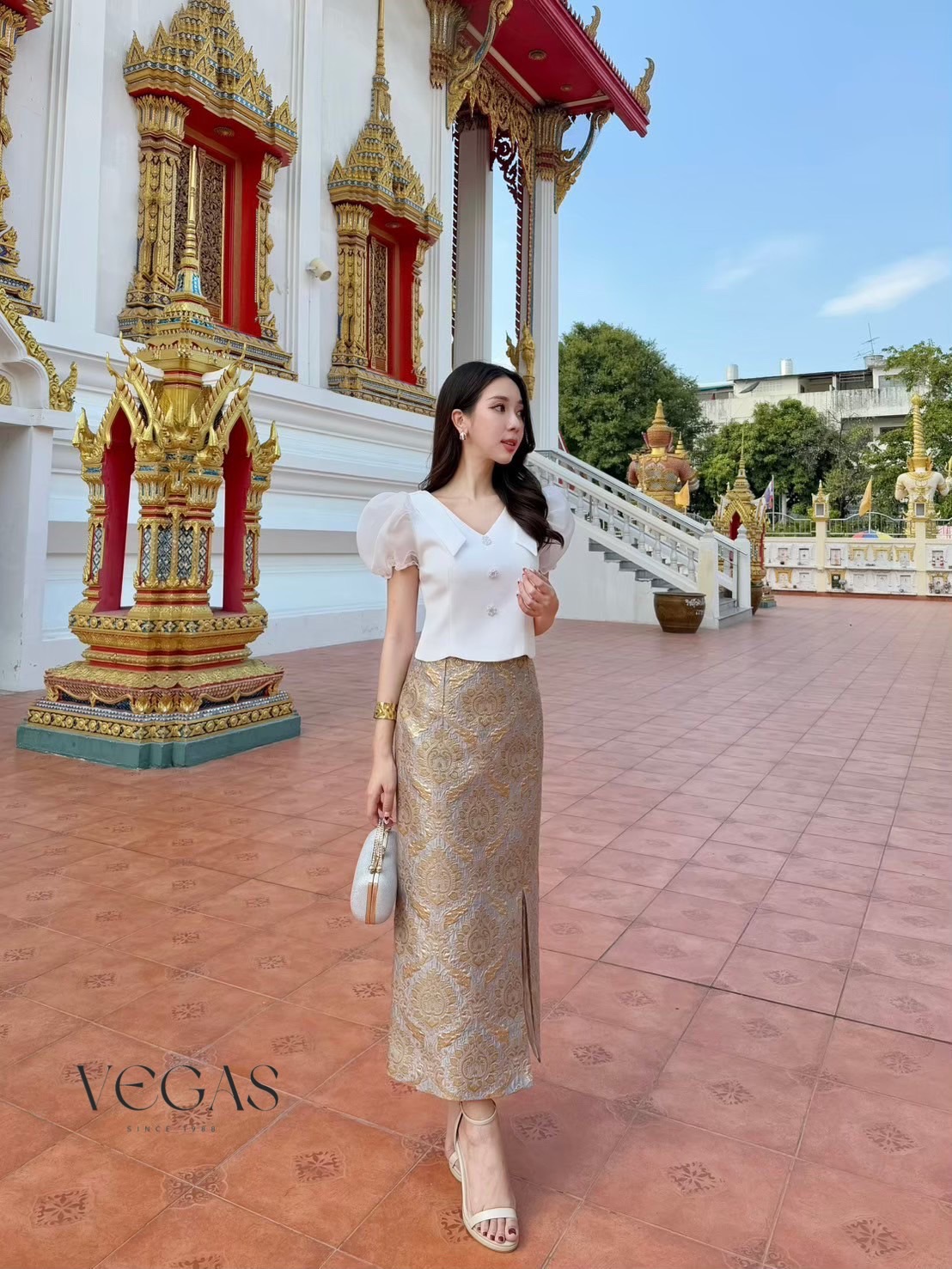 NEW Set เสื้อโบว์ไหล่ + กระโปรงผ้าทอลายไทย งานสวย หรูหรา ราคาเบาๆ มาคะคุ้มๆได้2ชิ้น ใส่แยก ใส่แมทได้หมด งานดีราคาสบายกระเป๋า ผ้าดีมาก ๆ สวยหรู ดูดีไปอีกค่ะ มีซับใน คือดี๊ ดีย์