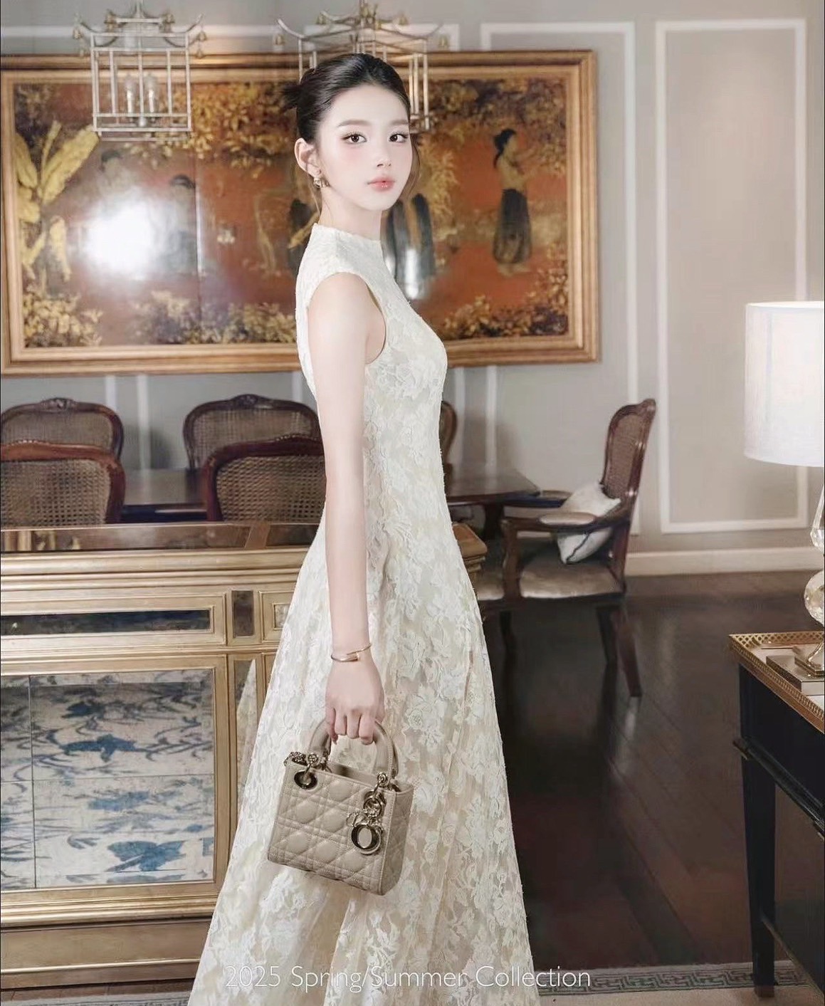 เดรสยาวลูกไม้ทั้งชุด ทรงสวยมาก ละมุนที่สุด เรียบหรูดูดี จะใส่ออกงาน งานบวช งานแต่ง ใส่แล้วดูงามสง่า เนื้อผ้าดีมากชุดมีซับใน หน้าอกมีฟองน้ำ มีซิบด้านหลัง