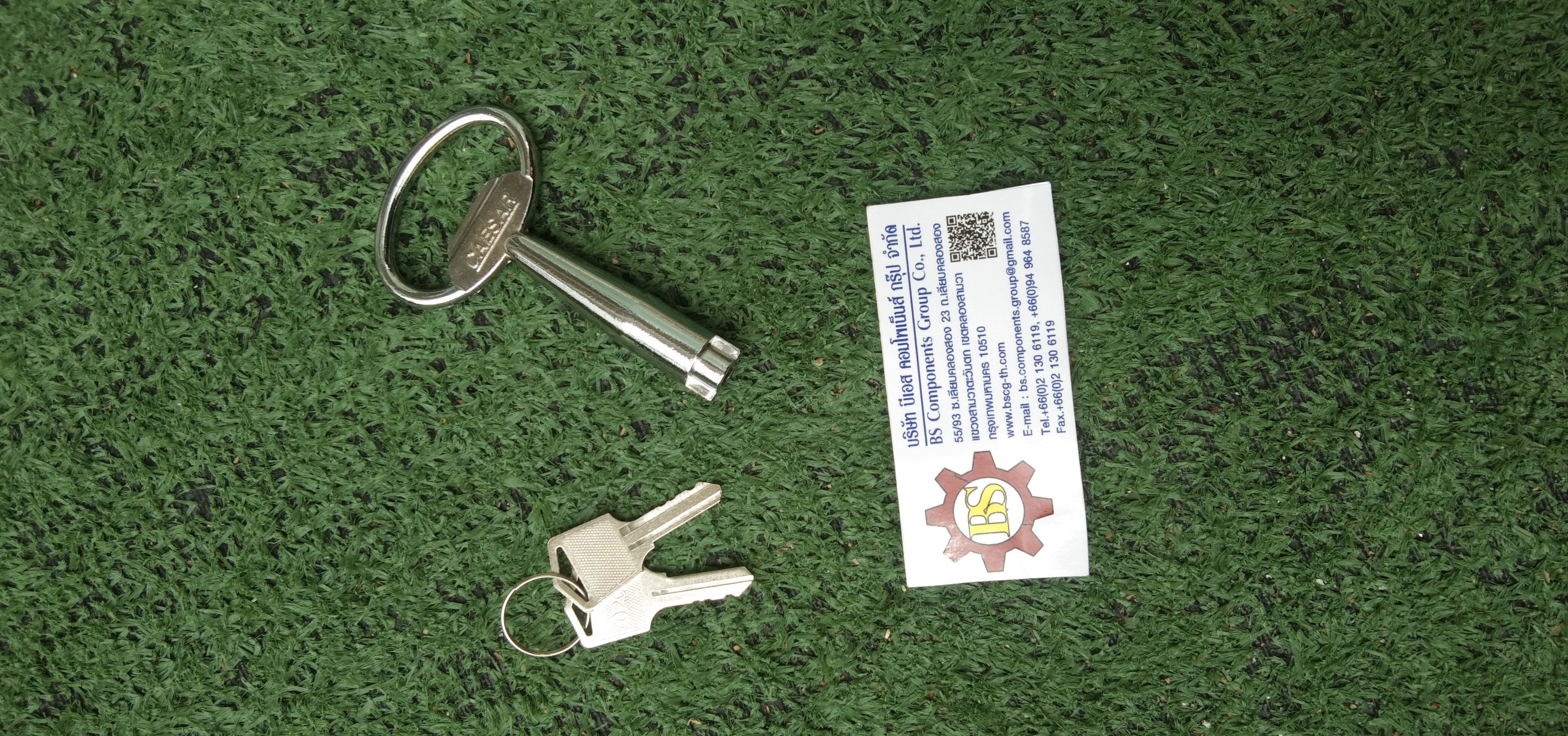 LOAD CENTER 250A ตู้สแตนเลส 304 มีหลังคาสโลป W450xH1050xD152mm. (42ช่อง)