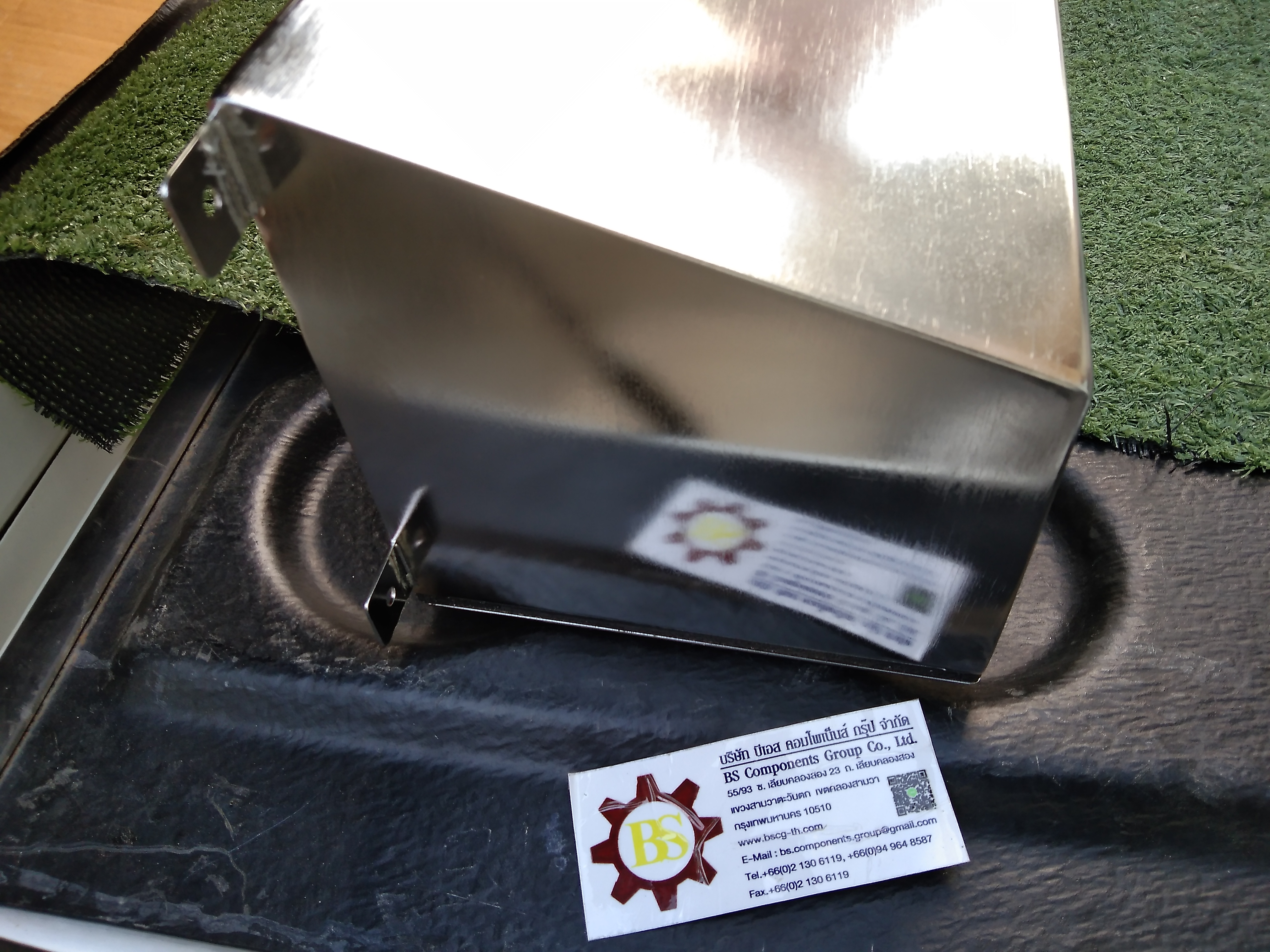 กล่องสแตนเลสด้านบนสโลป POWER PLUGS (B) W800xH150xD150mm.