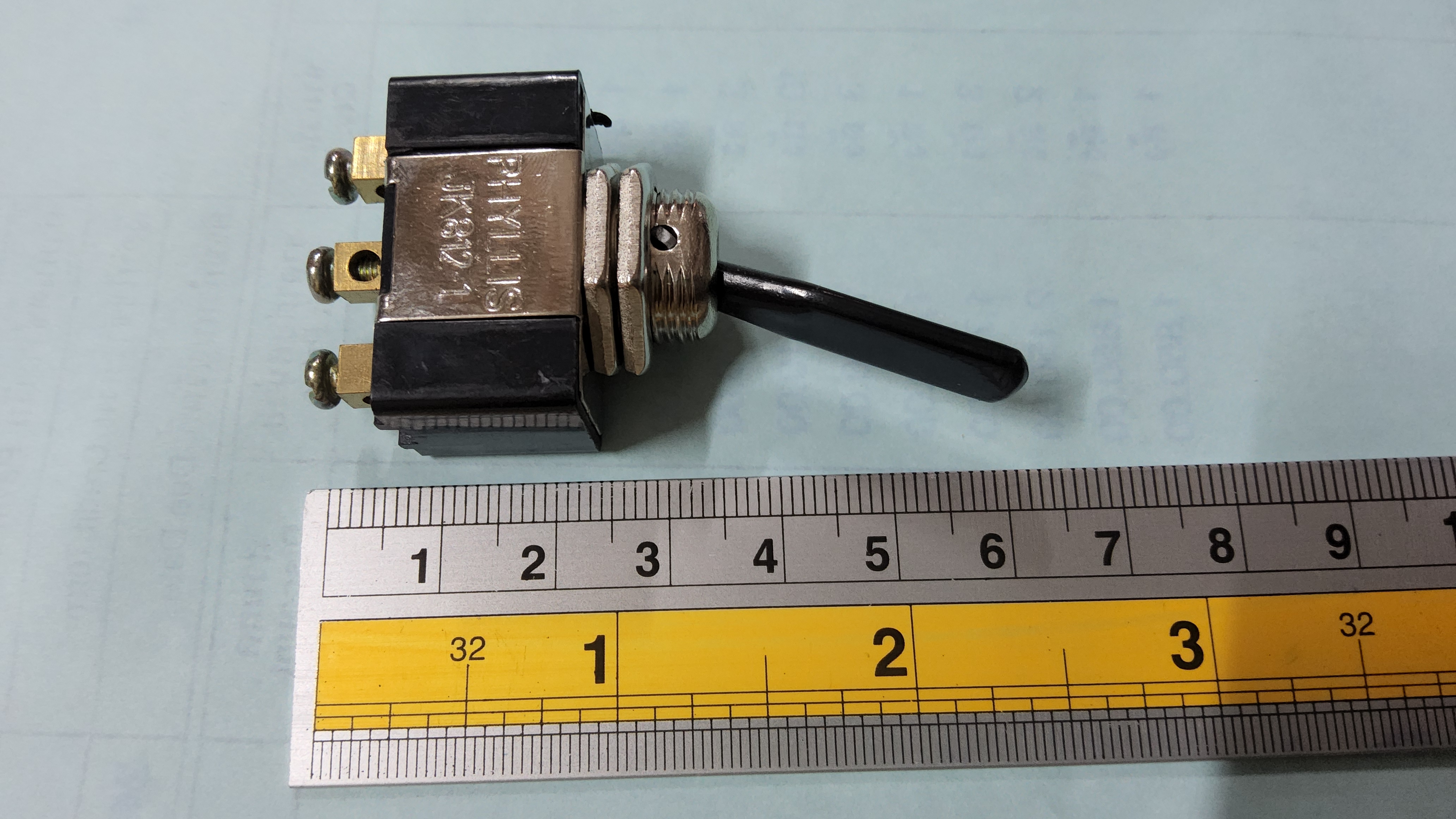 สวิทช์ไฟเลี้ยว 3 สาย ( เลี้ยว ซ้าย ขวา ) ใช้ทั้วไป ใช้ดัดแปลง ทั่วไป ใช้ไดัทั้ง 12V และ 24V