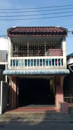 ขายบ้านทาวน์เฮาส์ 3 ห้องนอน 3 ห้องน้ำที่จอดรถพร้อมเข้าอยู่ ถ.นิพัทธ์สงเคราะห์ 3 ใกล้ห้างบิ๊กซีคลองแห 1.3 กม. ใกล้แหล่งงานเดินทางสะดวก อ.หาดใหญ่ จ.สงขลา