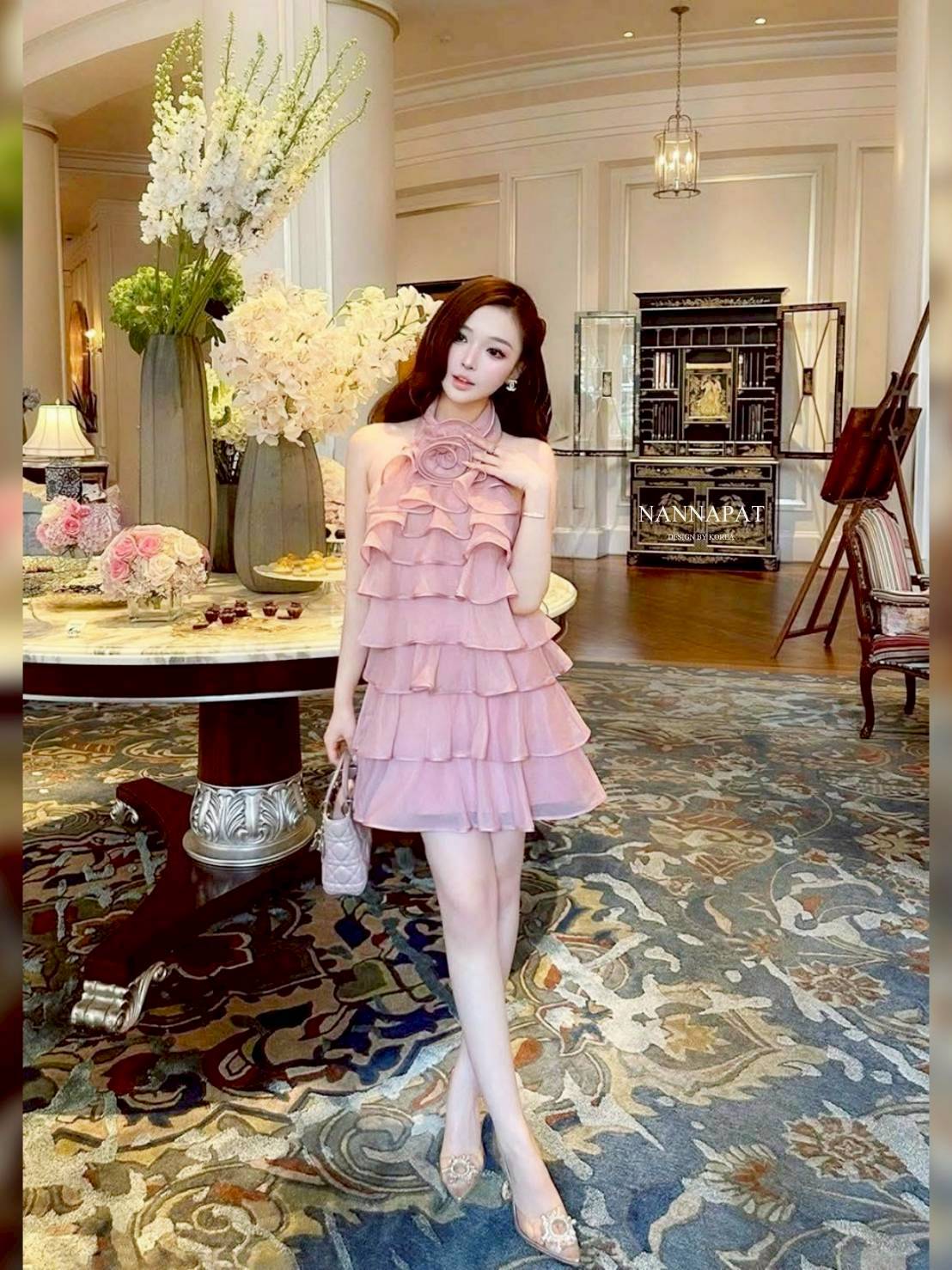 มินิเดรสขนมชั้น สีหวานละมุน แต่งขอบแต่ละชั้นเงาๆอย่างสวย ความเคลิฟอย่างจึ้ง โชว์หลังเซ็กซี่เบาๆ มาพร้อมกางเกงขาสั้นด้วยนะคะ ทำถึงที่ซู๊ดด 🥰🥰🥰