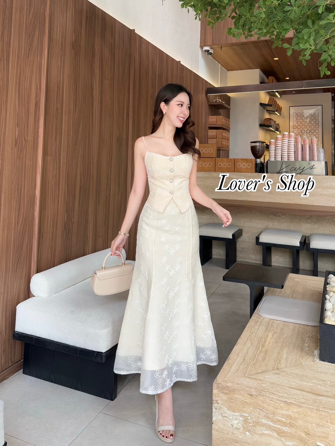Teg : Lover’s Shop Detail : Set2ชิ้น งานลูกไม้ที่มีความน่ารัก หวานซ้อนเปรี้ยว ดีเทลเสื้อสายเดี่ยวทรงกระดุมหน้า อกมีฟองน้ำความยาวเสื้อกำลังดีเอวไม่ลอยนะคะ กระโปรงทรงหาปลา งานซิบหลัง มีซับในหนาอย่างดี ไม่บางไม่โป้ค่ะ ลุคนี้ใส่ได้หลายโอกาศ ใส่เที่ยว เดินห้าง