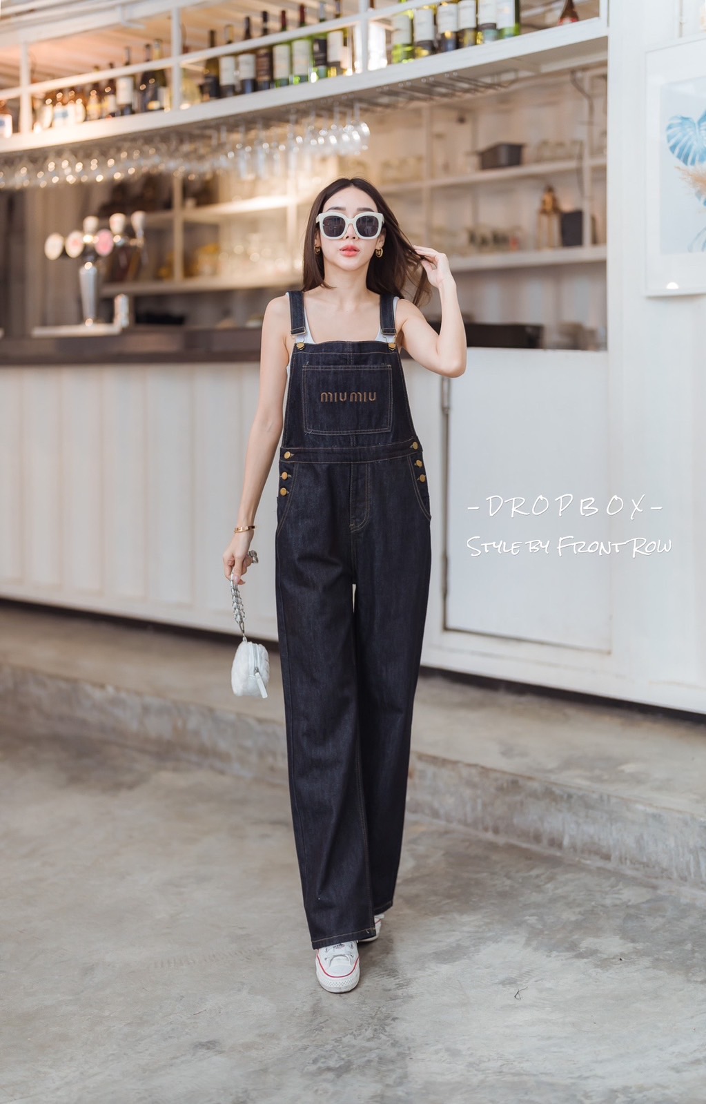 Miu Miu Romper Jean เอี๊ยมยีนส์ทรงโอเว่อร์ไซส์ งานเกาหลีนำเข้า มาพร้อมดีเทล งานปักแน่นๆ เก๋ๆที่หน้าอก บอกเลยคัตติ้งสวย งานเนี๊ยบเว่อร์ ปลายขา เย็บเก็บ ทรงกระบอกเล็ก