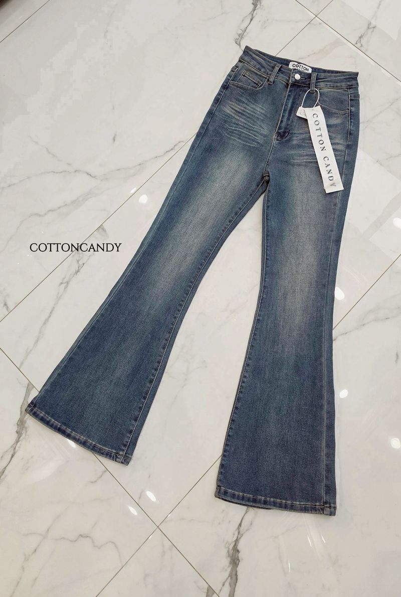 ยีนส์ ขาม้าเล็กรุ่น COTTONCANDY. ผ้ายีนส์เกรดพรีเมี่ยมเท่านั้น เนื้อผ้ามีความยืดหยุ่นเล็กน้อยใส่สบายสุดๆ ฟอกสีสวย ลายเฟดสวย
