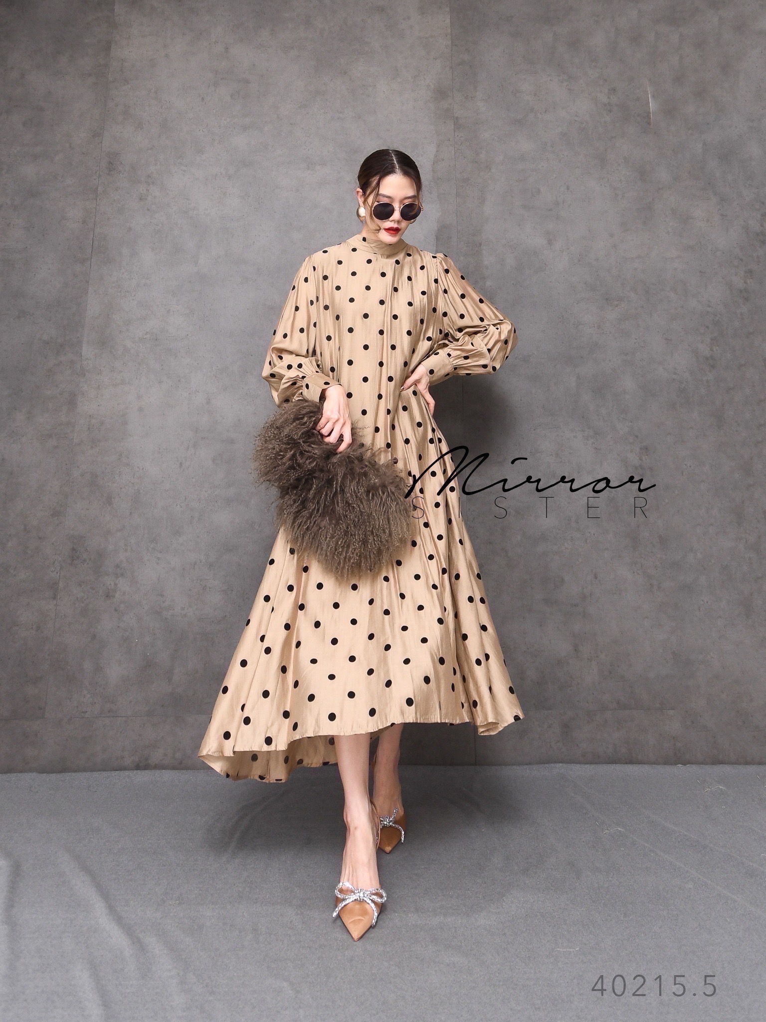 MiRRoRSiSTER's BoBa PoLKa DoT DReSS•• เดรสแขนยาวลายจุด ดีเทลคอปิด ด้านหลังมีเชือกให้ผูกโบว์ทรงหลวม เนื้อผ้าดีใส่สบายสวยพริ้วๆ ดูดีทุกสี..ได้ใส่บ่อยๆแน่นอน