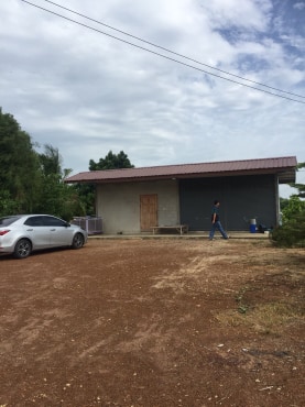 ขายบ้านพร้อมที่ดินราคาถูกติดถนนใหญ่หมายเลข (3468) ห่างจาก อบต.บ้านโข้ง 876 เมตร