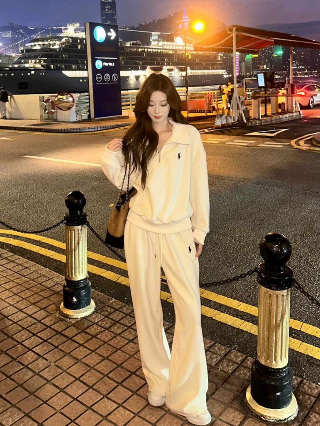 Set 2 pcs เสื้อแขนยาวคอปีน+กางเกงขายาว ✔ เสื้อแขนยาวคอปีนปักสายช่วงอก ✔ กางเกงขายาวทรงขากระบอก เอวยางยืด มีกระเป๋าล้วงข้าง ✔️ ใส่เป็น Airport look ได้เลยค่าาา ✈️