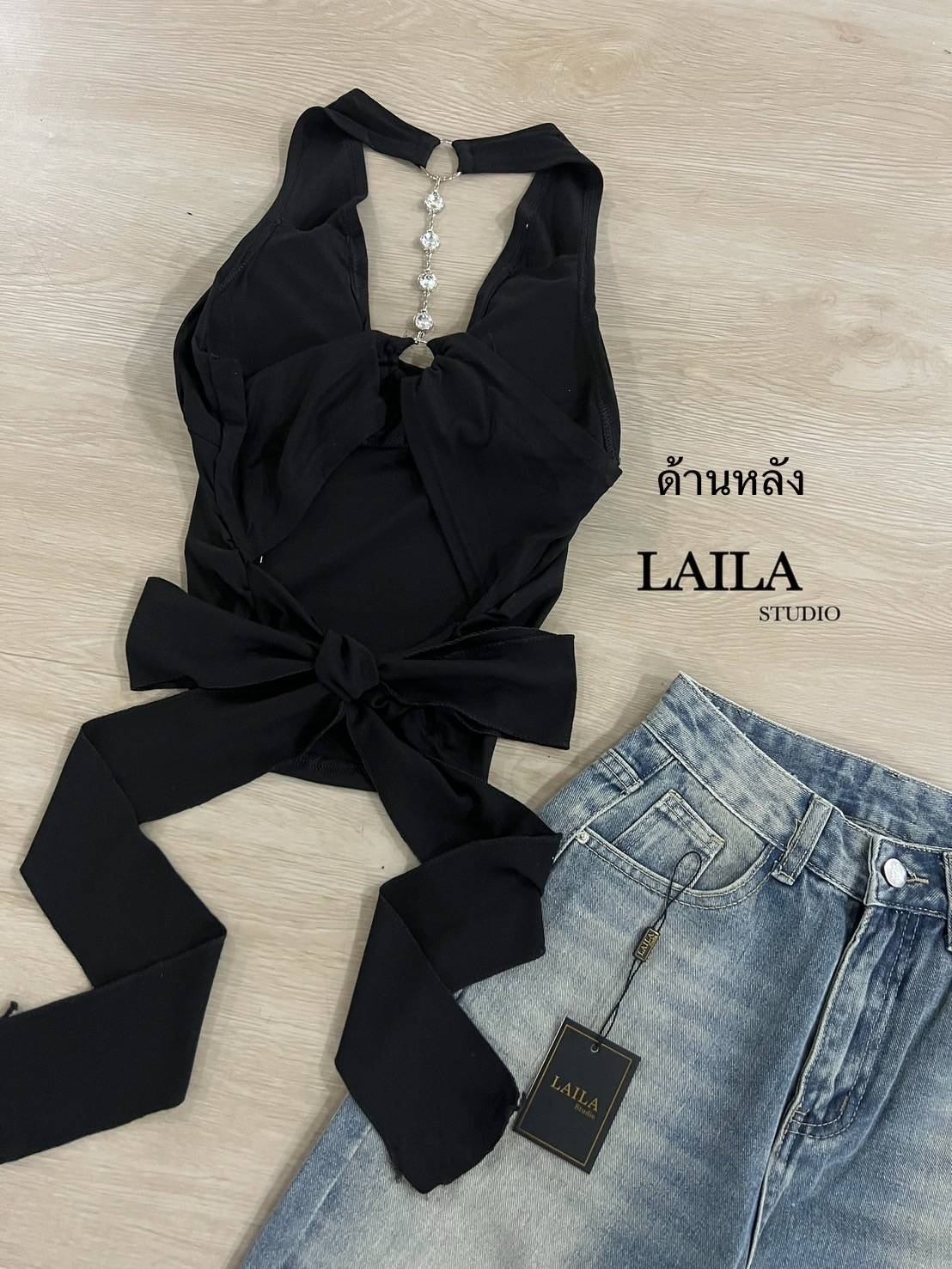 Tag: LAILA Detail: Set เสื้อ+กางเกง งานเสื้อทรงคล้องคอแต่งอะไหล่สีเงินโชว์ด้านหลังสุดเก๋สไตล์สาวแซ่บ เสื้อทรงเข้ารูป มาพร้อมกางเกงยีนส์ขายาวงานผ้าสวย ทรงปล่อยๆแต่งสียีนส์ฟอกอย่างดี สาวเวียดนา มแซ่บๆแมชกันลงตัว #bylaila brand #กางเกงยีนส์ #ยีนส์ #เสื้อคล้อ