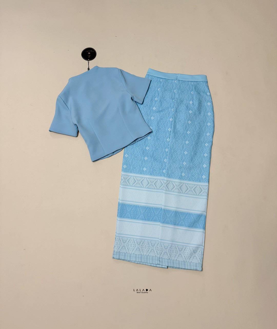 set 2 ชิ้น ผ้าไทย ชุดไปทำบุญ ชุดไปงาน พร้อมส่งค่า เสื้อคอวีสีชมพูกระดุมหน้า ช่วงอกเสริมฟองน้ำแมทช์กับผ้าถุงสำเร็จ ผ้าพิมพ์ลายมีซิบหลัง สวมใส่สะดวก สวยหวานฉ่ำๆ งานบุญ งานบวชได้หมดเลยค่ะ